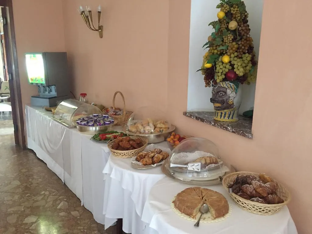 טאורמינה Hotel Mediterranee איטליה